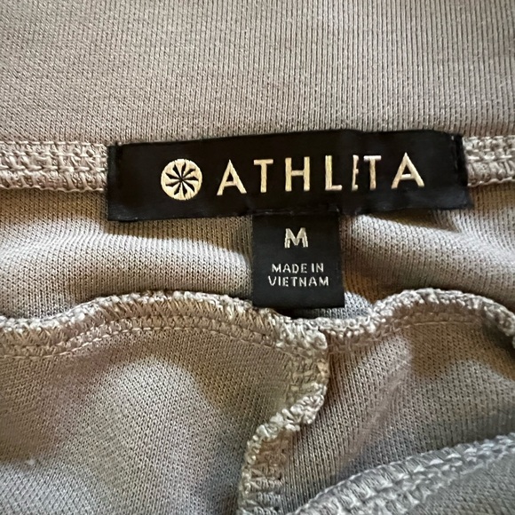 Barely worn yoga/ athletic / lounge pants. Great condition ! - Picture 2 of 3